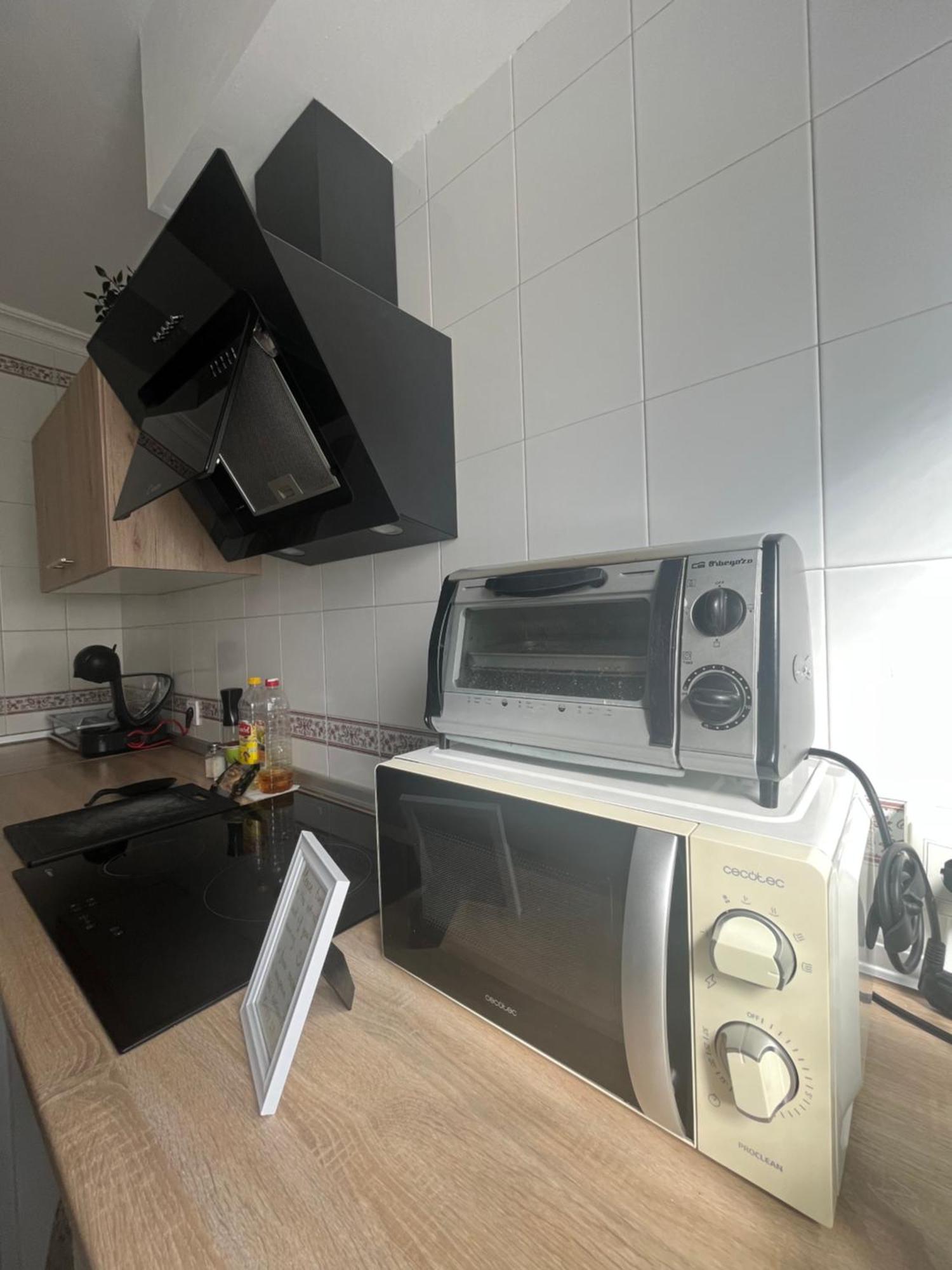 Lovely Rooms En Piso Compartido เซบีญา ภายนอก รูปภาพ