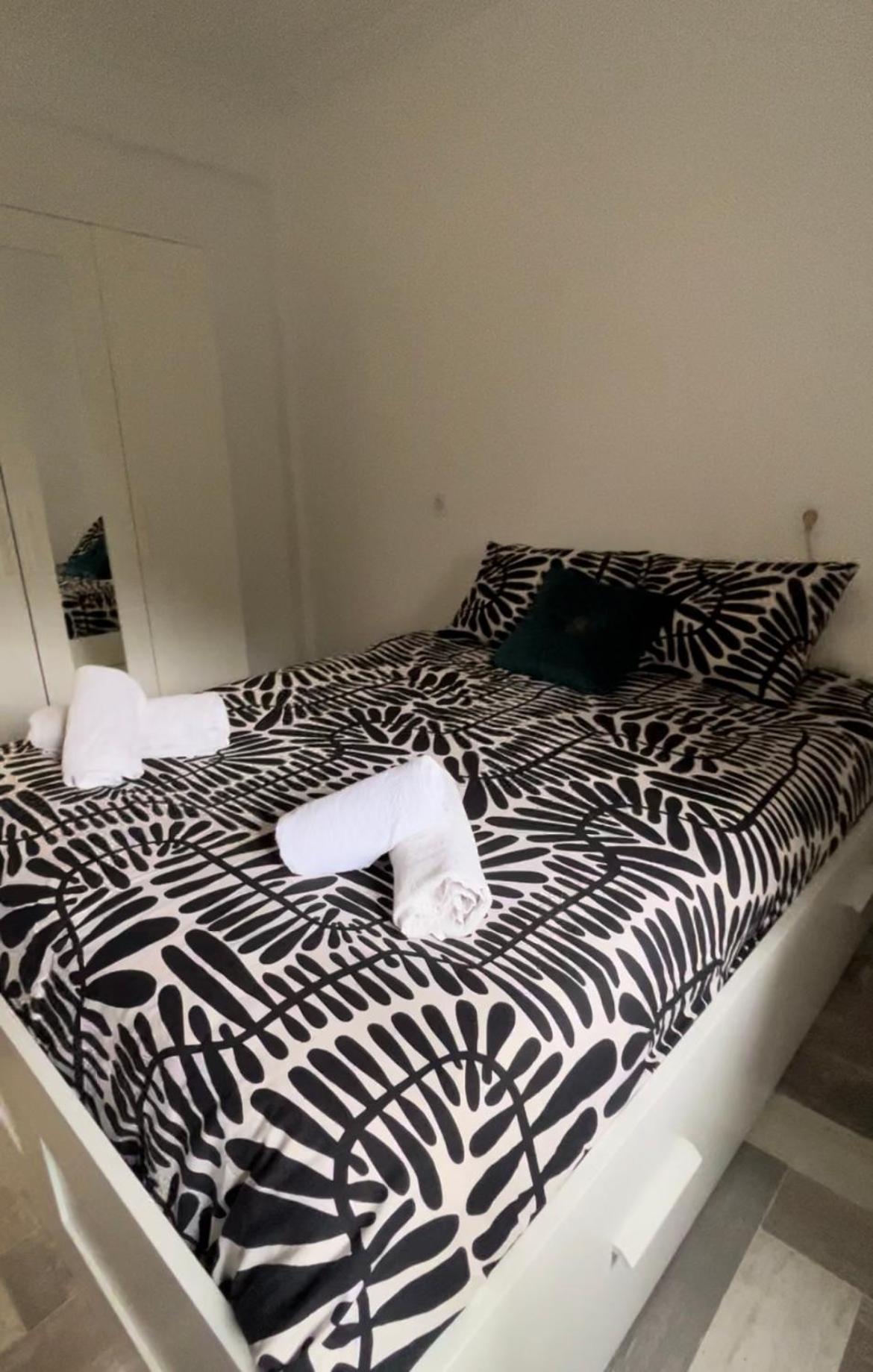 Lovely Rooms En Piso Compartido เซบีญา ภายนอก รูปภาพ